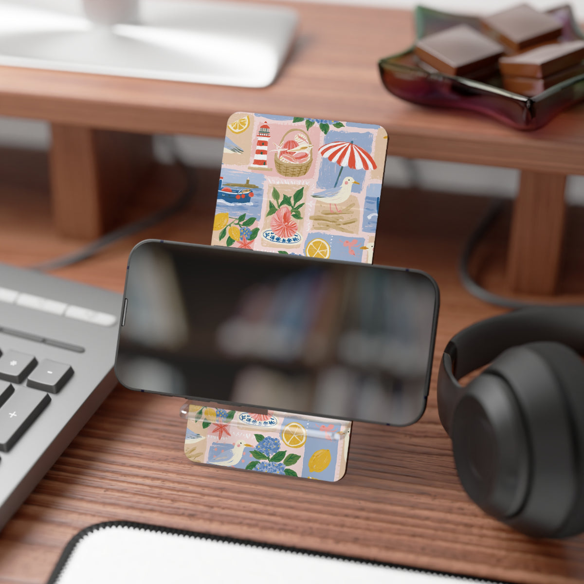 Beach Pattern Phone Stand — Foldable Mobile Display Stand with Seaside Illustration