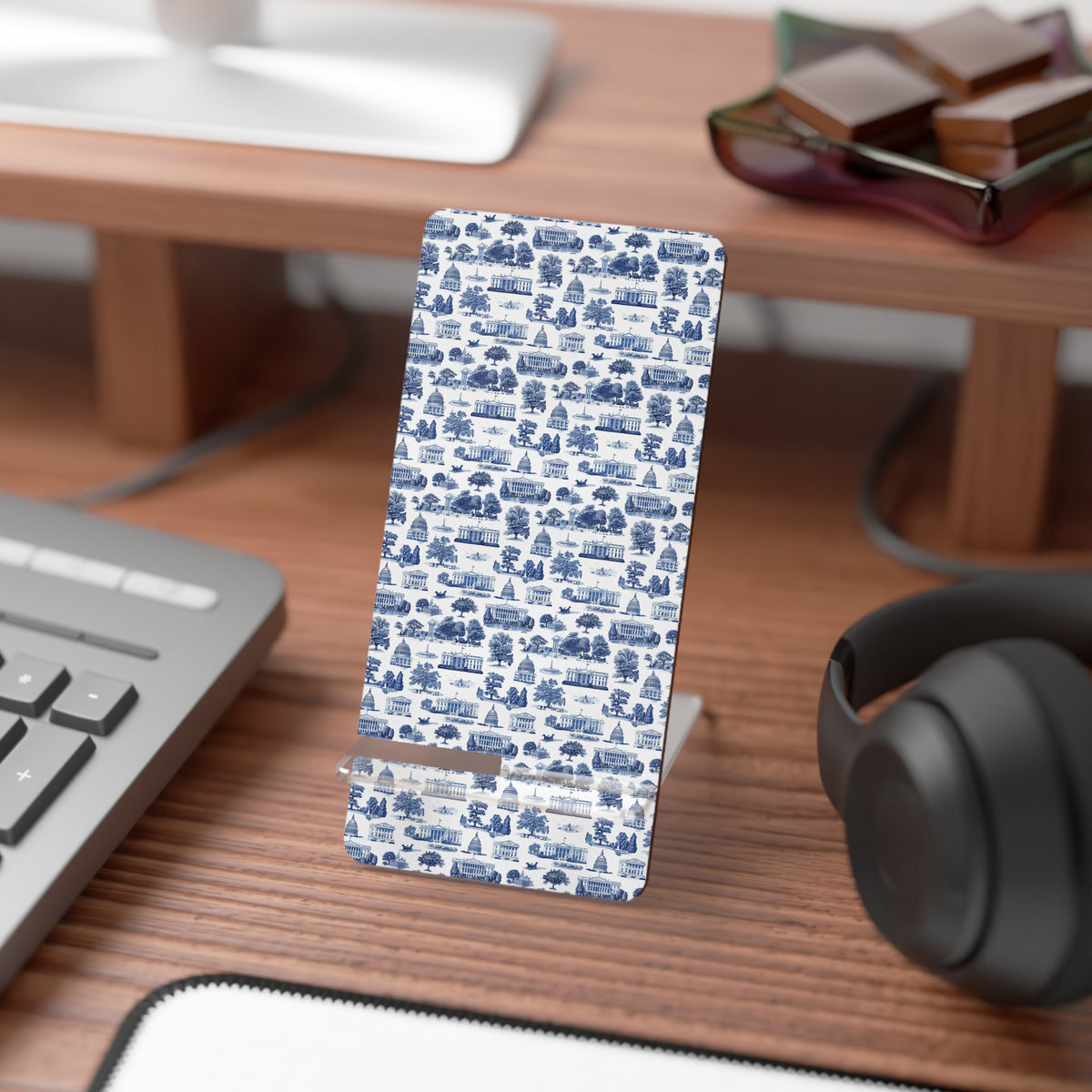 Blue Toile Pattern Phone Stand — Decorative Mobile Display Stand for Smartphones